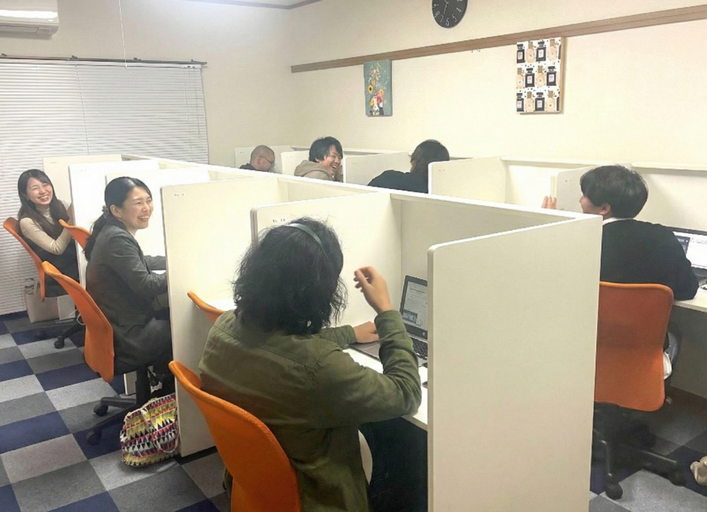 発達凸凹(発達障害・グレーゾーン)・ギフテッドのオンライン個別指導塾・進学塾リバランスの楽しそうな教室の雰囲気